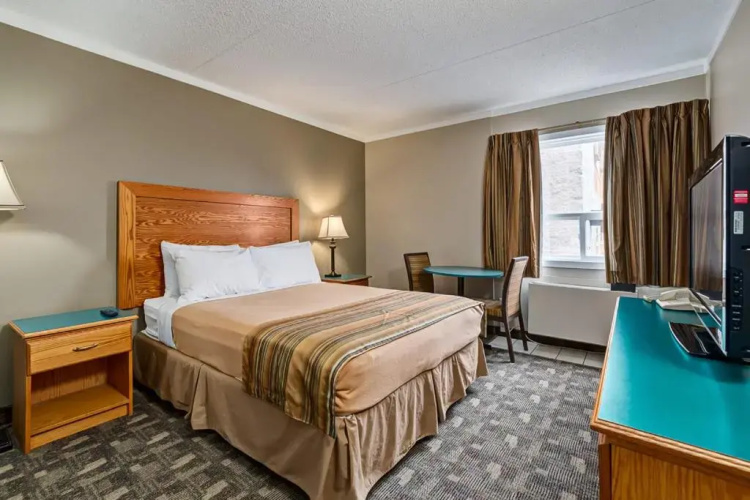 Airport Travellers Inn