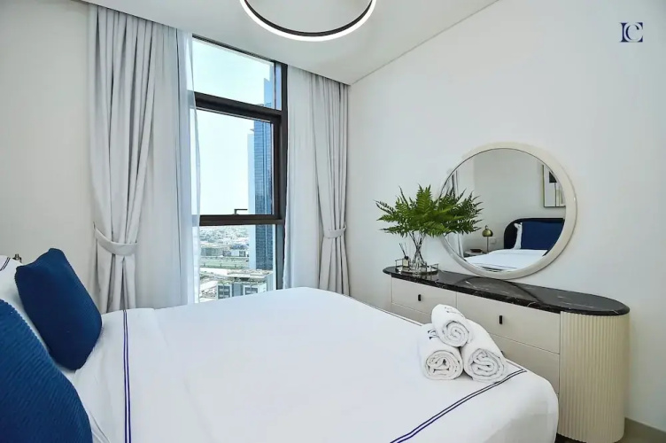 2bedroom Apt in Burj Crown