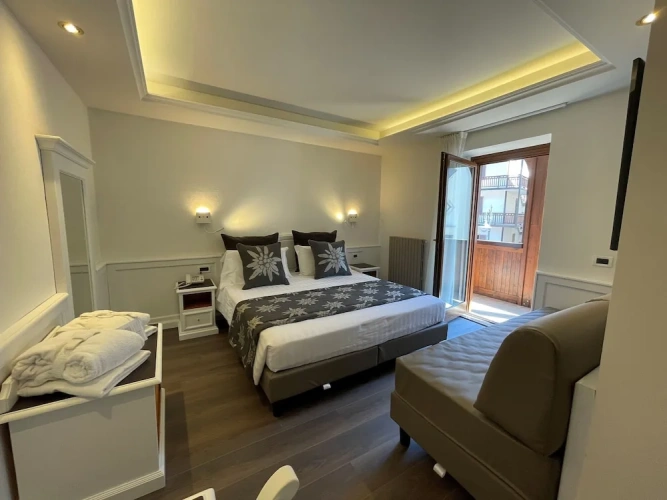 Comfort room with balcony