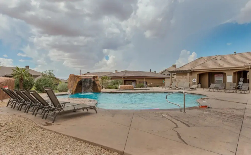 Zion's Point 3 Bedroom Apts by RedAwning