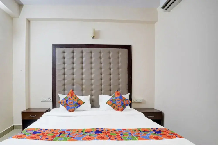 FabHotel Leo Grand