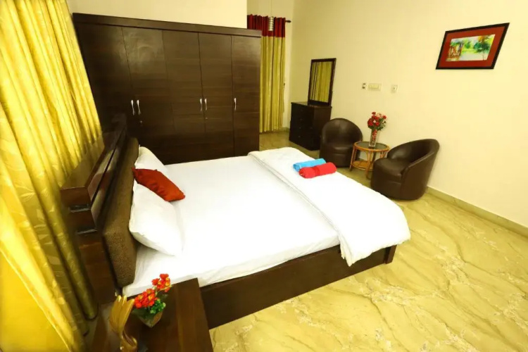 Oikos Periyar White House