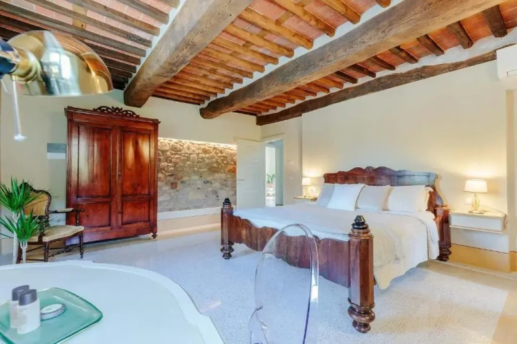 Standard room with pool view