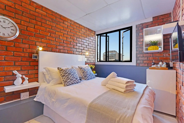 Happy Rhino Hotel