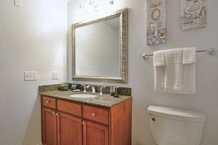3 Bedrooms Standard Family room with golf view