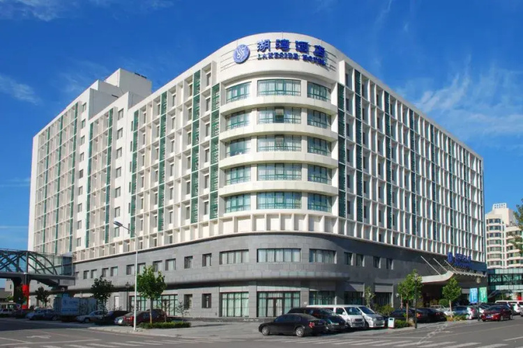 Lakeside Hotel