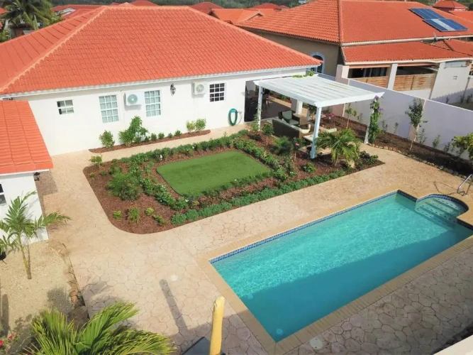 3 Bedrooms Villa