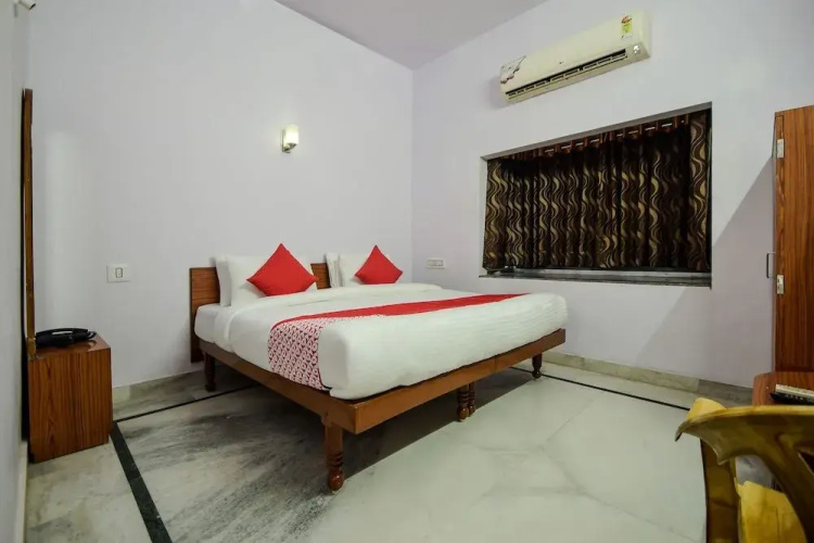 OYO 18671 Ashirwad Palace Hotel
