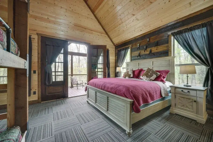 Hot Tub & Fire Pit: Broken Bow Retreat!