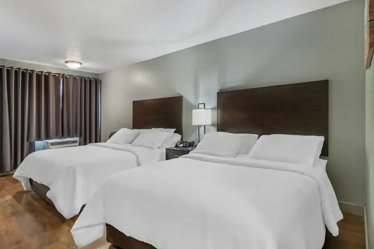 Hotel Fuzion Inn & Suites