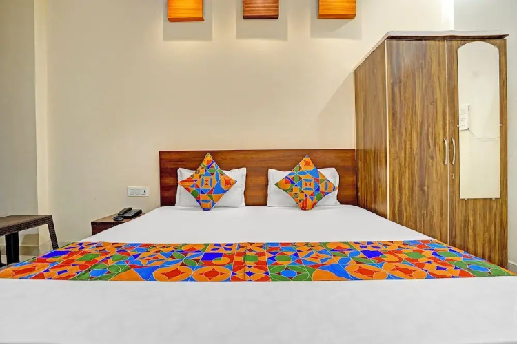 Fabhotel Paras Palace