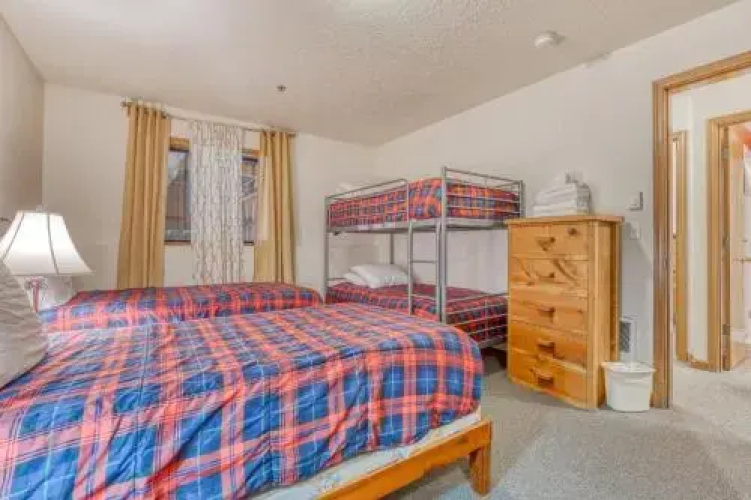 Little Trail Lodge