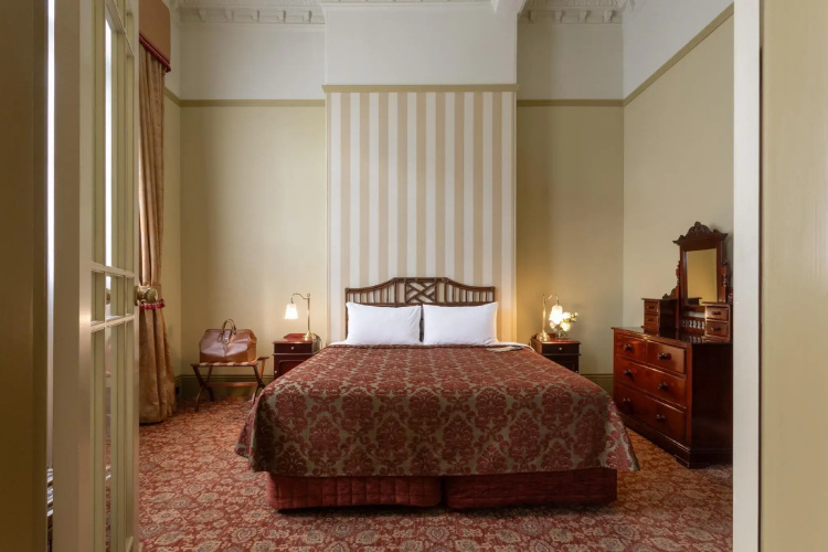 Hadley's Orient Hotel