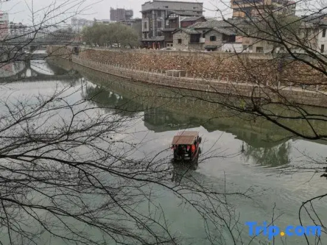 Qiuguo Inn