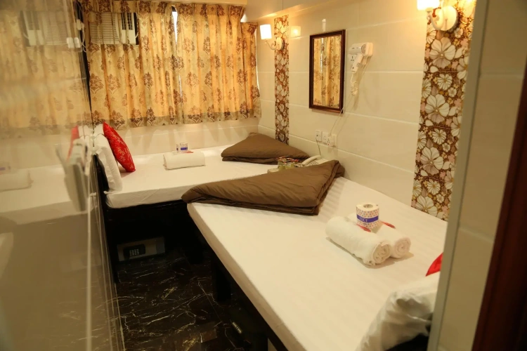 Standard Triple room