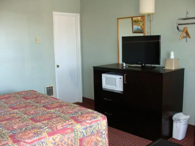 Seven Seas Inn & Suites