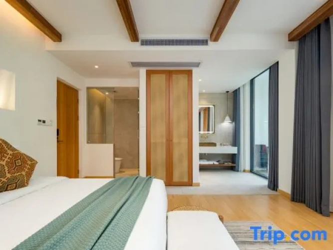 Standard Double room with courtyard view