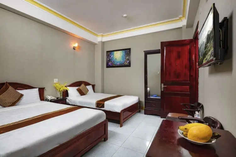 Holiday Hotel