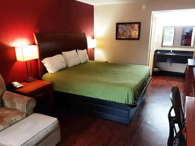 Econo Lodge Inn & Suites Griffin North