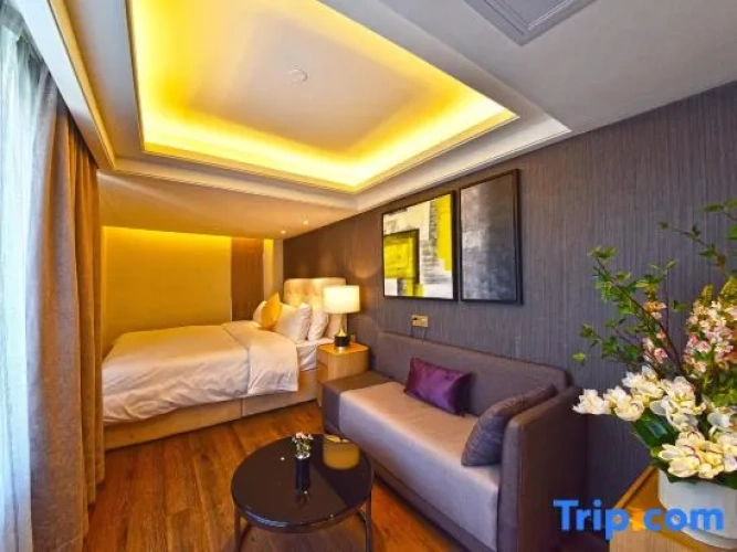 1 Bedroom Executive Suite with river view