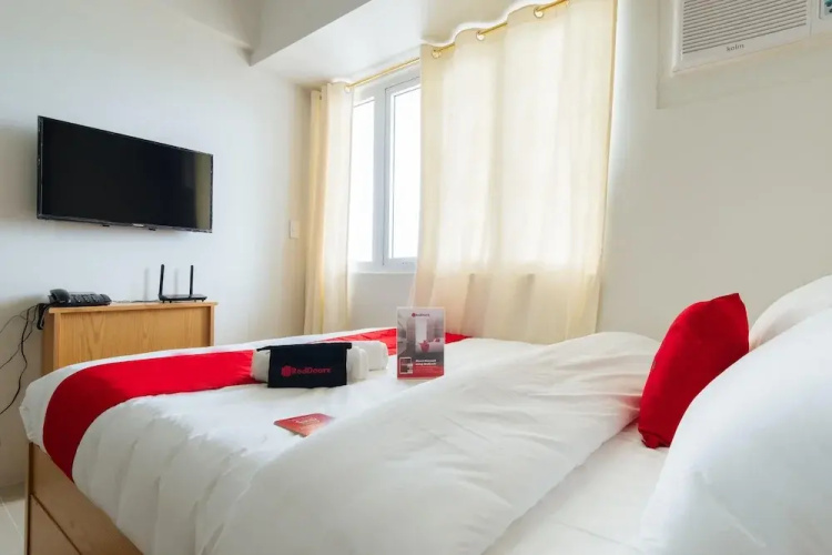 RedDoorz Plus @ Silk Residences Sta. Mesa