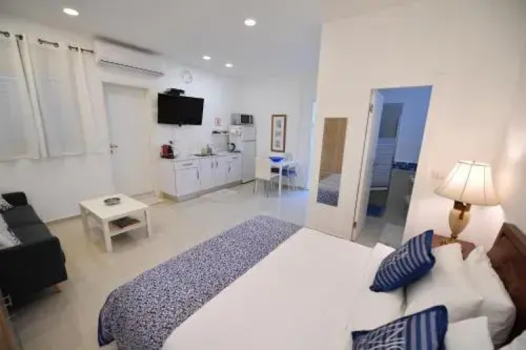 Turquoise Apartment with Pool