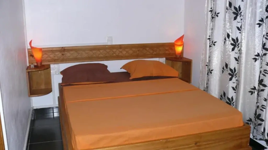 2 Bedrooms Bungalow