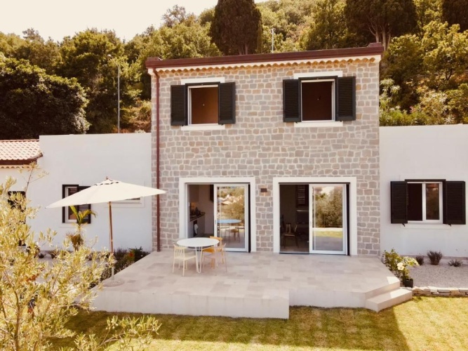 2 Bedrooms Cottage