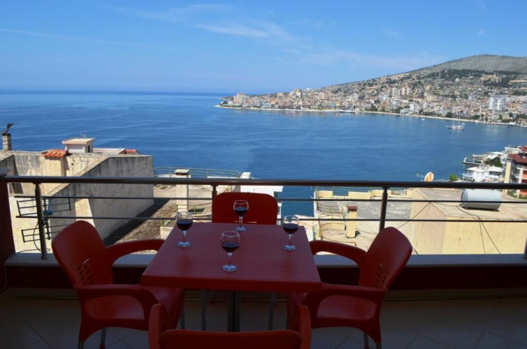 2 Bedrooms Apartment with balcony and with sea view
