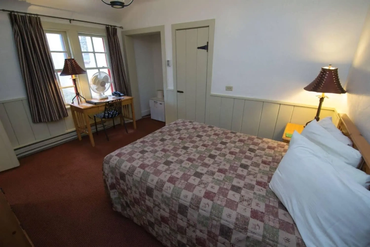 Historic No A/C (no shower) Double Cabin