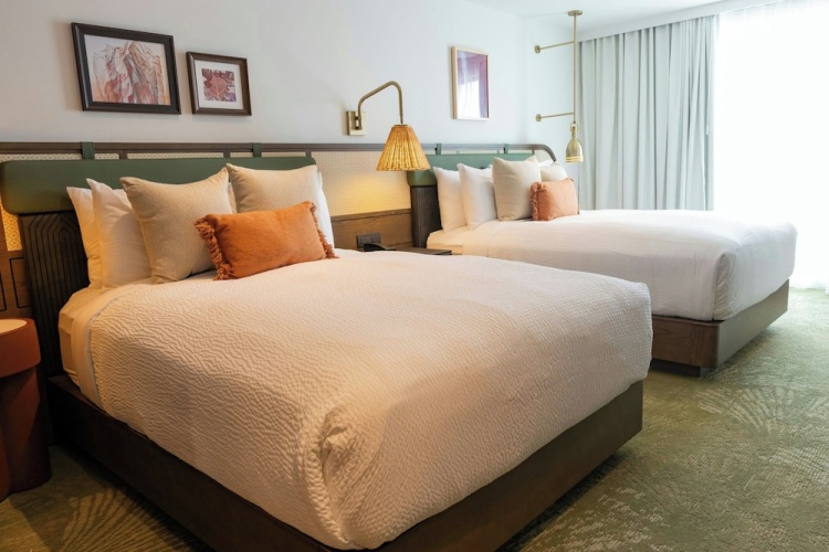 Standard Quadruple room with city view