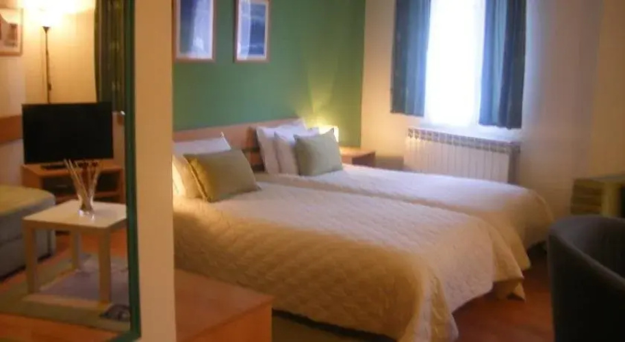 Hotel 7