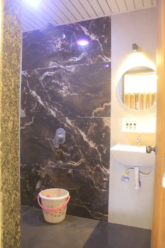 Roshni - The Luxury Guest House