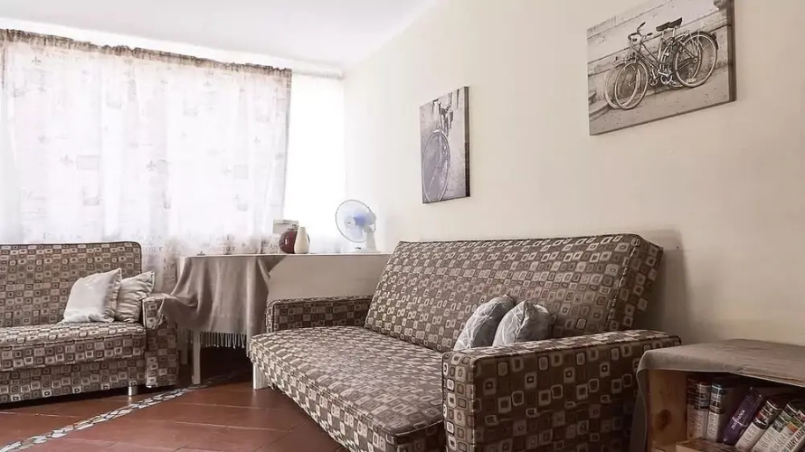 Spacious Downstairs Apartment