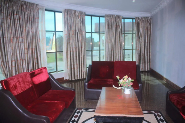 7 Makara Hotel