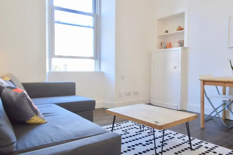 Bright Flat Near City Centre