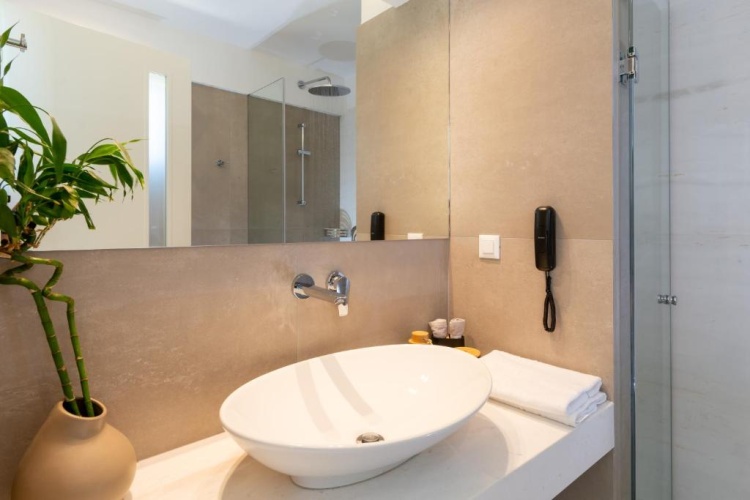 2 Bedrooms Villa