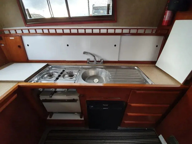 Houseboat Lynx