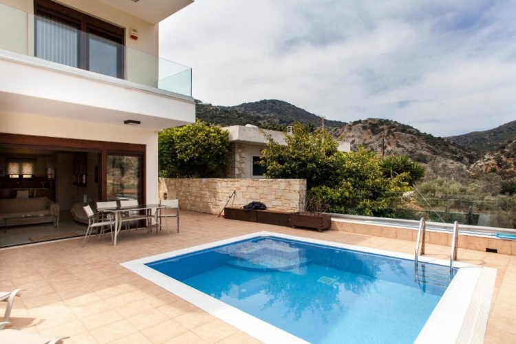 3 Bedrooms Villa