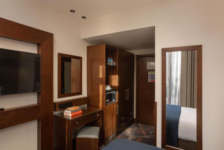 Compact Double room