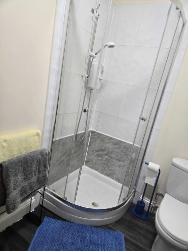 Charming Wolverhampton Apartment With Private Entrance