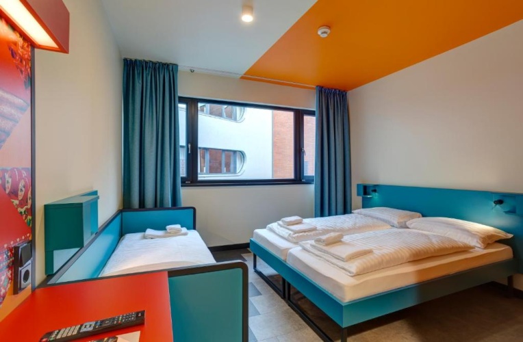 Standard Triple room