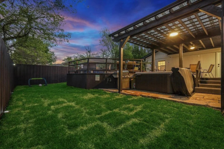 Panoramic 4BR 3B Home With Pool, Grill, Sauna & Game Room