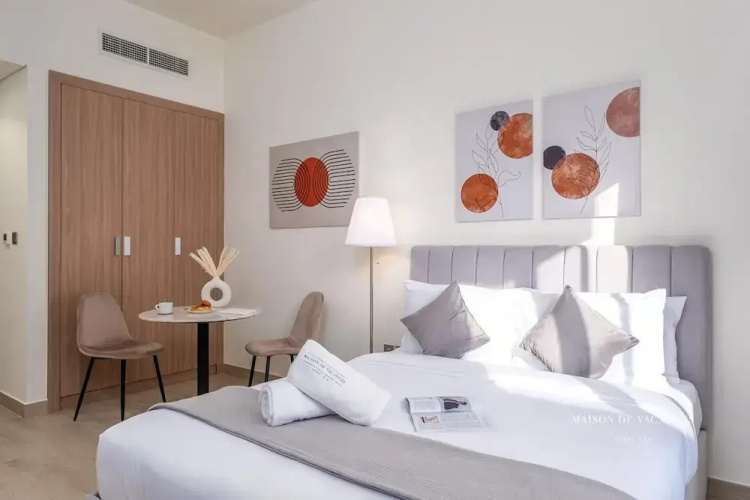 Large Balcony Studio 10mins From Dubai Mall