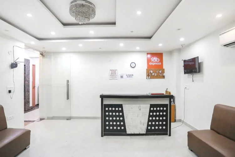 FabExpress Royal Stay
