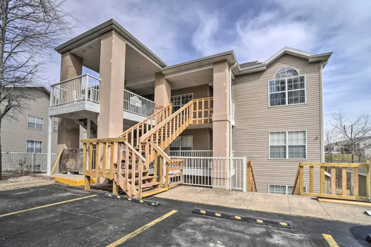 Branson Condo w/ Sunroom Near Downtown!