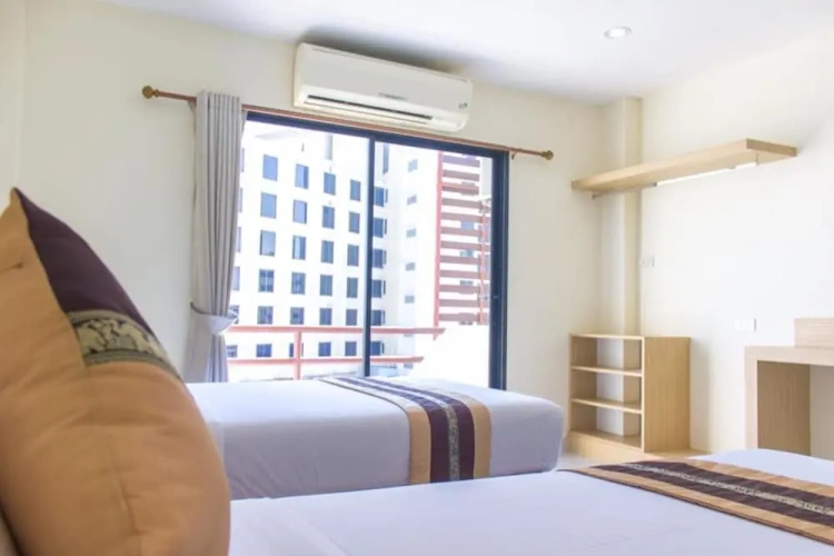 Standard Twin room with balcony