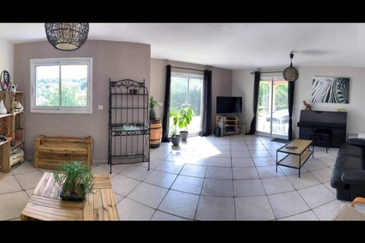 4 Bedrooms Cottage