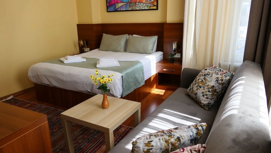 Standard Triple room