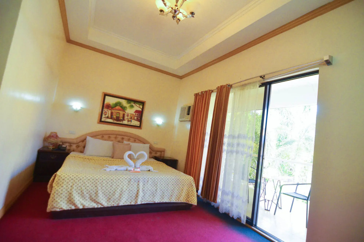 Sunny Point Hotel